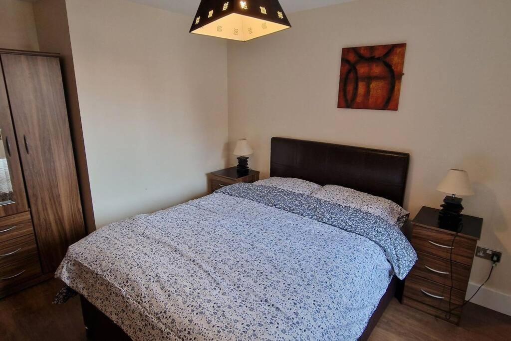 2 Bedroom Apartment Central Birmingham City Centre מראה חיצוני תמונה