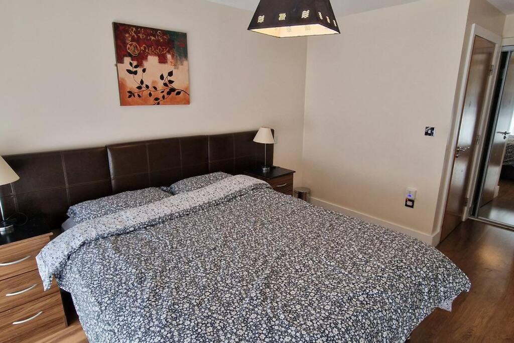 2 Bedroom Apartment Central Birmingham City Centre מראה חיצוני תמונה