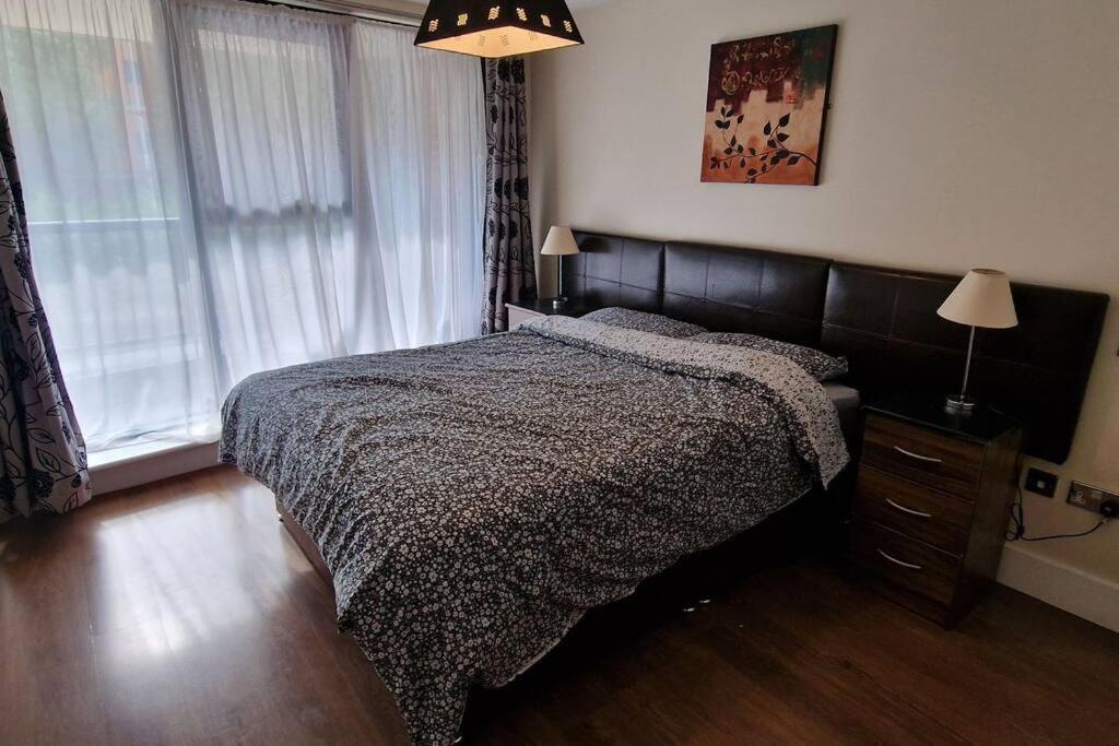 2 Bedroom Apartment Central Birmingham City Centre מראה חיצוני תמונה