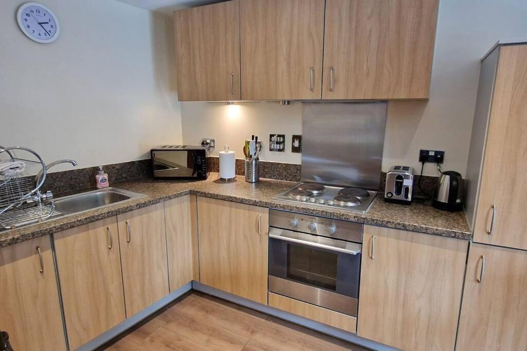 2 Bedroom Apartment Central Birmingham City Centre מראה חיצוני תמונה