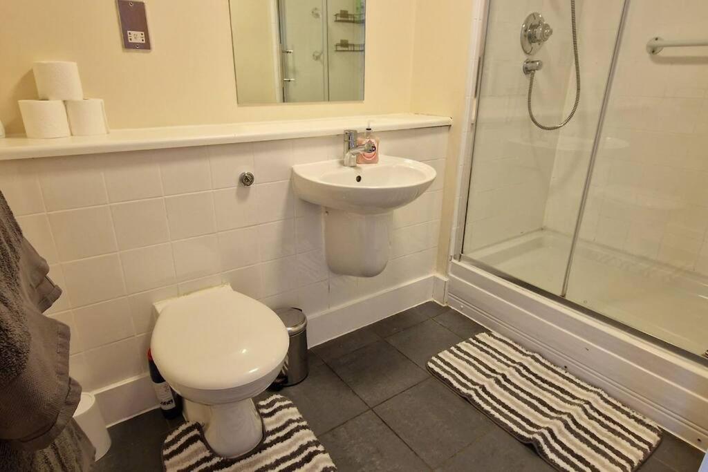 2 Bedroom Apartment Central Birmingham City Centre מראה חיצוני תמונה