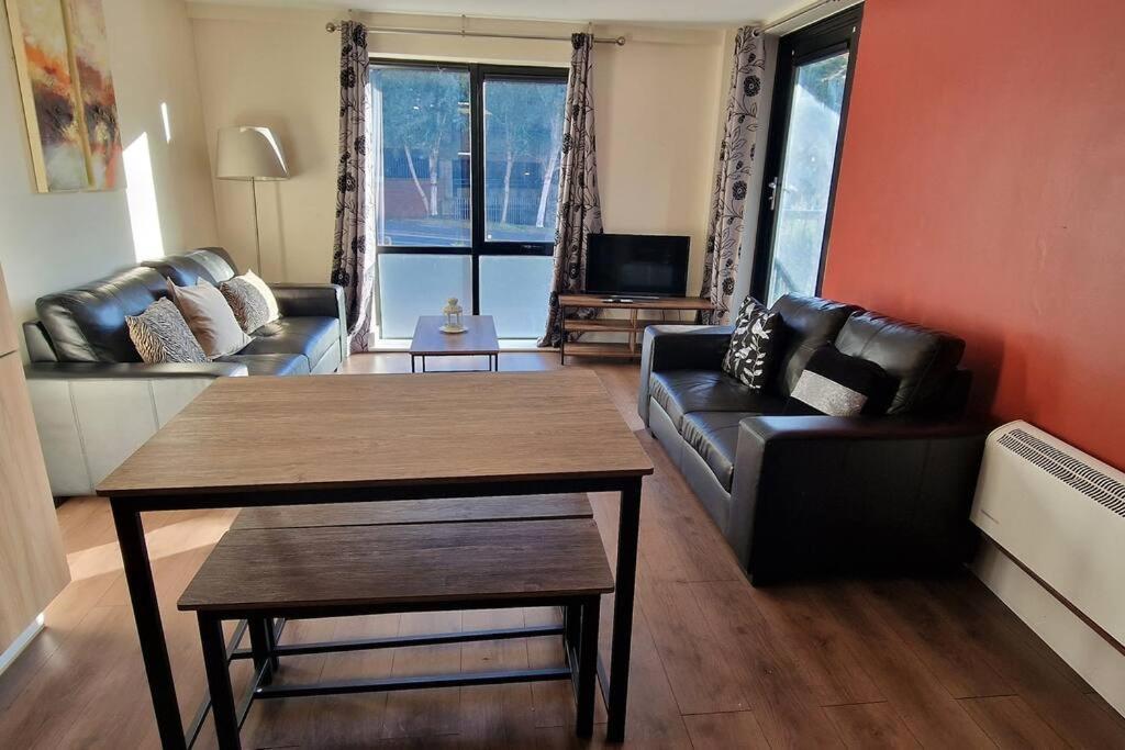 2 Bedroom Apartment Central Birmingham City Centre מראה חיצוני תמונה