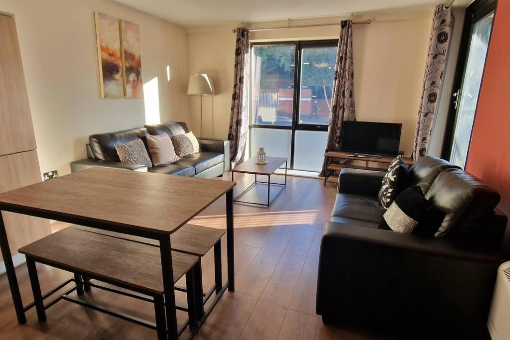 2 Bedroom Apartment Central Birmingham City Centre מראה חיצוני תמונה